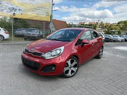 Rot Gebraucht 2014 Kia Rio 2 Limousine | 6.390 € (Fairer Preis)