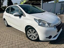Weiß Gebraucht 2012 Peugeot 208 Kleinwagen | 2.990 € (Etwas zu teuer)