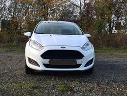 Weiß Gebraucht 2017 Ford Fiesta Trend Kleinwagen | 8.000 € (Etwas zu teuer)