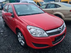 Rot Gebraucht 2007 Opel Astra Catch Me Limousine | 2.999 € (Etwas zu teuer)