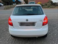 Weiß Gebraucht 2009 Skoda Fabia Limousine | 2.222 € (Fairer Preis)