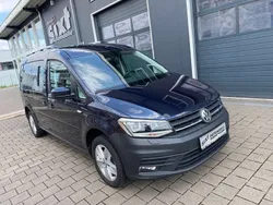 Blau Gebraucht 2018 VW Caddy Maxi Van / Kleinbus | 27.900 € (Teuer)