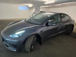 Grau Gebraucht 2022 Tesla Model 3 Standard Range Limousine | 28.250 € (Etwas zu teuer)