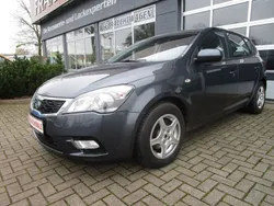 Grau Gebraucht 2010 Kia Ceed Limousine | 5.990 € (Etwas zu teuer)
