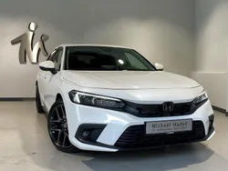 Platinum white p Gebraucht 2022 Honda Civic Advance Limousine | 31.900 € (Etwas zu teuer)