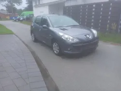 Grau Gebraucht 2012 Peugeot 206+ Kleinwagen | 1.290 €