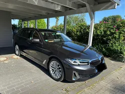 Grau Gebraucht 2022 BMW 530 Kombi | 42.800 € (Fairer Preis)