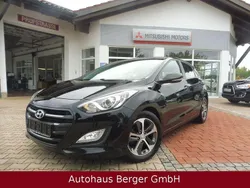 Schwarz Gebraucht 2016 Hyundai i30 Trend Limousine | 6.950 € (Fairer Preis)