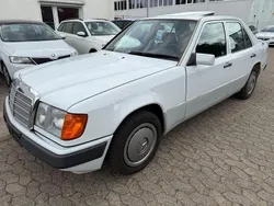 Weiß Gebraucht 1991 Mercedes 200 Limousine | 8.990 €