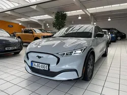 Weiß mitperleffekt metallic Gebraucht 2022 Ford Mustang Mach-E SUV | 34.490 € (Fairer Preis)