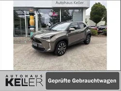 Manganbronze metallic Gebraucht 2024 Toyota Yaris Cross Team SUV | 25.960 € (Fairer Preis)