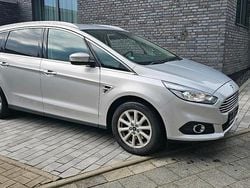 Silber Gebraucht 2018 Ford S-MAX Titanium Van / Kleinbus | 14.990 € (Guter Preis)