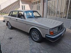 Beige Gebraucht 1980 Volvo 244 Limousine | 9.900 €