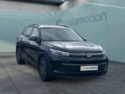 Schwarz Gebraucht 2024 VW Tiguan Life SUV | 39.050 € (Etwas zu teuer)