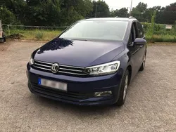 Blau Gebraucht 2016 VW Touran Comfortline Van / Kleinbus | 14.800 € (Guter Preis)
