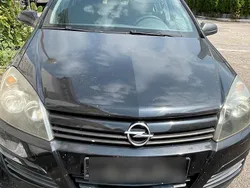 Schwarz Gebraucht 2005 Opel Astra Limousine | 1.300 € (Guter Preis)