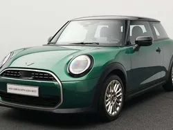 Grün Gebraucht 2024 Mini Cooper Favoured Kleinwagen | 26.017 € (Fairer Preis)