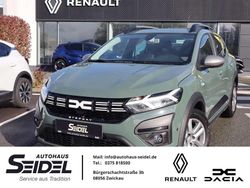 Grau Gebraucht 2023 Dacia Sandero Expression Limousine | 14.987 € (Fairer Preis)