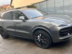 Grau Gebraucht 2019 Porsche Cayenne Turbo SUV | 69.500 € (Fairer Preis)