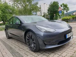 Grau Gebraucht 2021 Tesla Model 3 Limousine | 27.900 € (Etwas zu teuer)