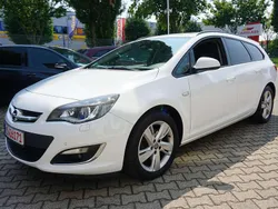 Schneeweiss/summitwhite/arctic Gebraucht 2013 Opel Astra Edition Kombi | 3.100 € (Superpreis)