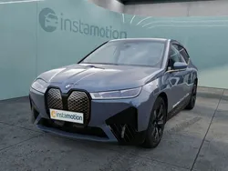 Grau Gebraucht 2023 BMW iX Sport Line SUV | 77.000 € (Etwas zu teuer)