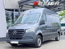Grau (lackfarbe selenitgrau metallic mb7992) Gebraucht 2023 Mercedes Sprinter Van | 31.166 € (Superpreis)