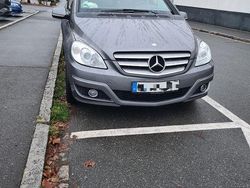 Grau Gebraucht 2010 Mercedes 180 Limousine | 3.900 € (Guter Preis)