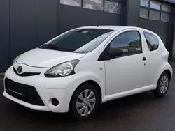Weiß Gebraucht 2014 Toyota Aygo Kleinwagen | 2.450 € (Fairer Preis)