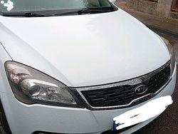 Weiß Gebraucht 2011 Kia Ceed Kleinwagen | 4.100 € (Fairer Preis)