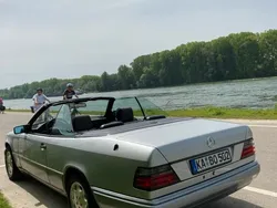 Silber Gebraucht 1995 Mercedes E200 Cabrio | 22.950 €