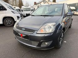 Grau Gebraucht 2007 Ford Fiesta Limousine | 2.490 €