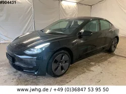 Solid black (metallic) Gebraucht 2022 Tesla Model 3 Limousine | 26.450 € (Guter Preis)