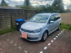 Grau Gebraucht 2014 VW Touran Van / Kleinbus | 9.500 € (Fairer Preis)