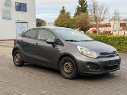 Grau Gebraucht 2014 Kia Rio DREAM-TEAM Edition Limousine | 3.990 € (Fairer Preis)
