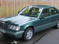 Grün Gebraucht 1995 Mercedes E200 Limousine | 8.850 €