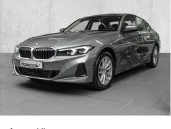 Grau Gebraucht 2024 BMW 318 Shadowline Limousine | 33.600 € (Guter Preis)