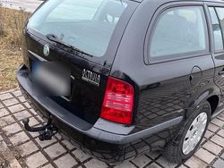 Schwarz Gebraucht 2010 Skoda Octavia Tour Kombi | 2.800 € (Fairer Preis)