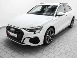 Weiss Gebraucht 2024 Audi A3 Sportback e-tron S-Line Limousine | 50.514 €
