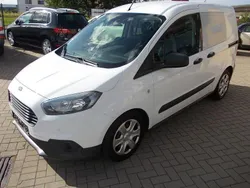 Weiß Gebraucht 2018 Ford Tourneo Courier Van / Kleinbus | 12.890 € (Guter Preis)