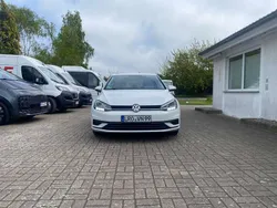Pure white Gebraucht 2018 VW Golf VII Trendline Kleinwagen | 13.195 € (Etwas zu teuer)