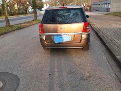Braun Gebraucht 2012 Opel Zafira Van / Kleinbus | 5.600 €