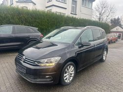Schwarz Gebraucht 2017 VW Touran Van / Kleinbus | 10.650 € (Fairer Preis)