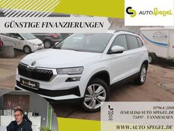 Bila moon/moon white Gebraucht 2024 Skoda Karoq Selection SUV | 27.490 € (Superpreis)