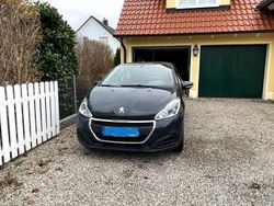 Grau Gebraucht 2016 Peugeot 208 Active Kleinwagen | 4.900 € (Guter Preis)