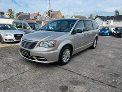 Gold Gebraucht 2014 Chrysler Town & Country Van / Kleinbus | 8.999 €