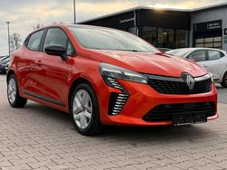 Orange Gebraucht 2024 Renault Clio V Evolution Limousine | 15.990 € (Guter Preis)