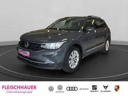 Grau Gebraucht 2021 VW Tiguan Life SUV | 25.490 € (Fairer Preis)