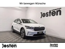 Weiß moonweiss metallic metallic Gebraucht 2024 Skoda Enyaq iV Loft SUV | 31.990 € (Fairer Preis)