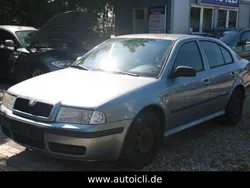 Grau Gebraucht 2004 Skoda Octavia Style Limousine | 990 € (Superpreis)
